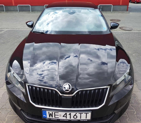 Skoda Superb cena 61900 przebieg: 299000, rok produkcji 2018 z Warszawa małe 301